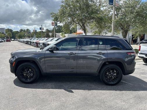 2025 Jeep Grand Cherokee Laredo