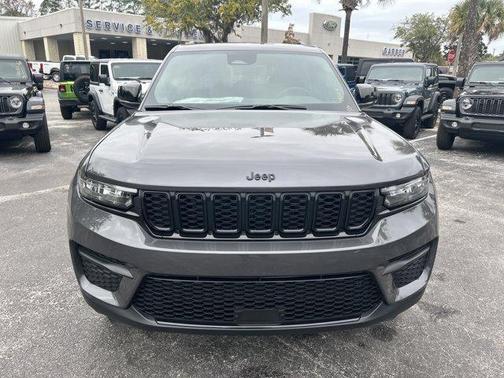 2025 Jeep Grand Cherokee Laredo