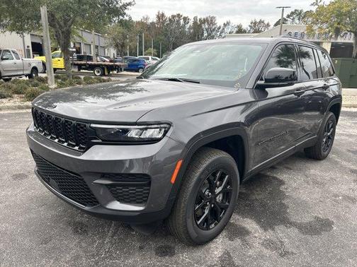 2025 Jeep Grand Cherokee Laredo