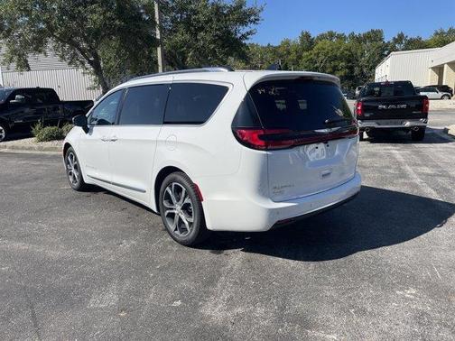 2026 Chrysler Pacifica Pinnacle