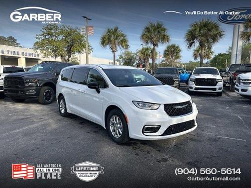 Bright White Clearcoat 2026 Chrysler Pacifica Select