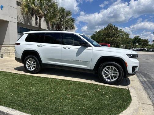 Bright White Clearcoat 2025 Jeep Grand Cherokee L Laredo