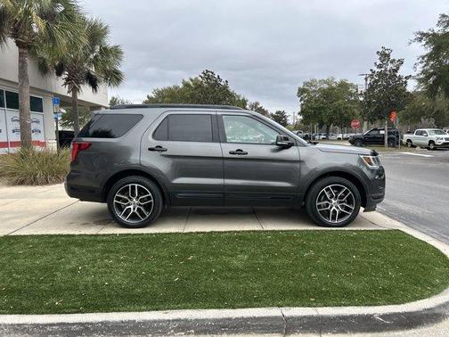 2019 Ford Explorer sport