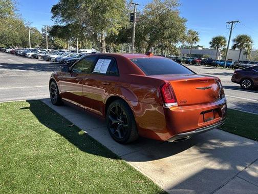 2021 Chrysler 300 Touring