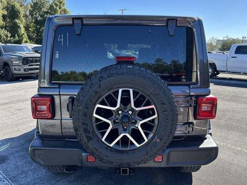 Granite Crystal Clearcoat Metallic 2027 Jeep Wrangler Sahara