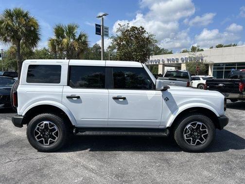 Oxford White 2026 Ford Bronco Outer Banks