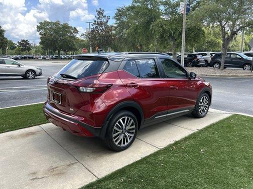 2 Tone Red / Black 2023 Nissan Kicks SR