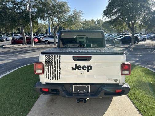 2022 Jeep Gladiator Sport