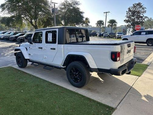 2022 Jeep Gladiator Sport