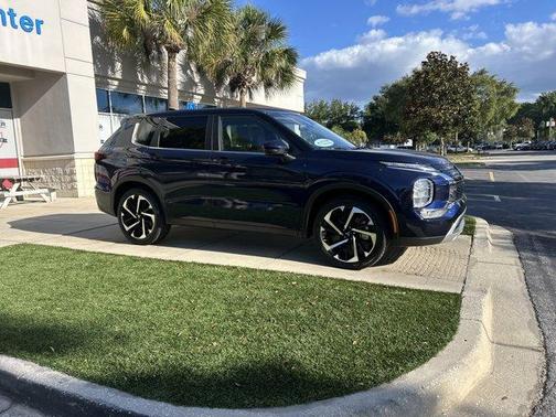Blue 2024 Mitsubishi Outlander SE