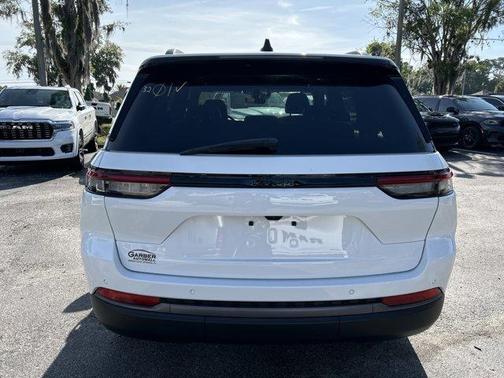 Bright White Clearcoat 2026 Jeep Grand Cherokee Laredo
