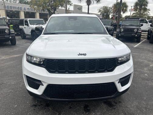 2025 Jeep Grand Cherokee Laredo