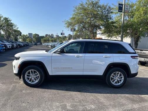 Bright White Clearcoat 2026 Jeep Grand Cherokee Laredo X