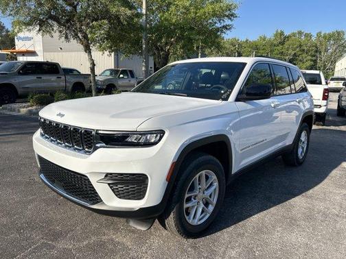 Bright White Clearcoat 2026 Jeep Grand Cherokee Laredo X
