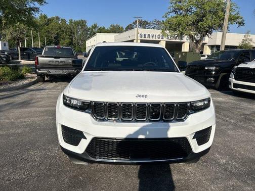 Bright White Clearcoat 2026 Jeep Grand Cherokee Laredo X