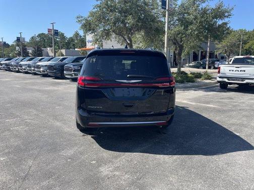 2026 Chrysler Pacifica Pinnacle