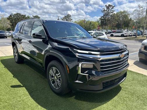 Mosaic Black Metallic 2026 Chevrolet Traverse LT