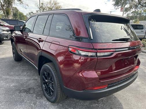 2025 Jeep Grand Cherokee Laredo