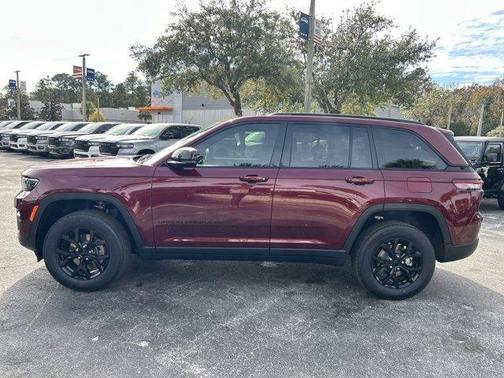 2025 Jeep Grand Cherokee Laredo