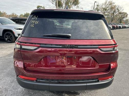 2025 Jeep Grand Cherokee Laredo