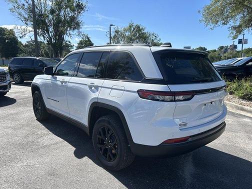 Bright White Clearcoat 2026 Jeep Grand Cherokee Laredo