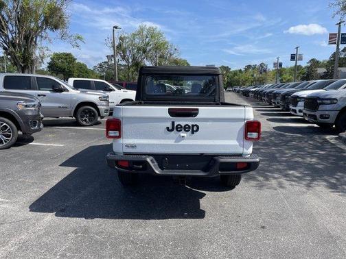 Bright White Clearcoat 2026 Jeep Gladiator Sport