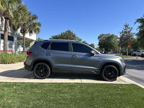 Platinum Gray Metallic 2022 Volkswagen Taos 1.5T SE