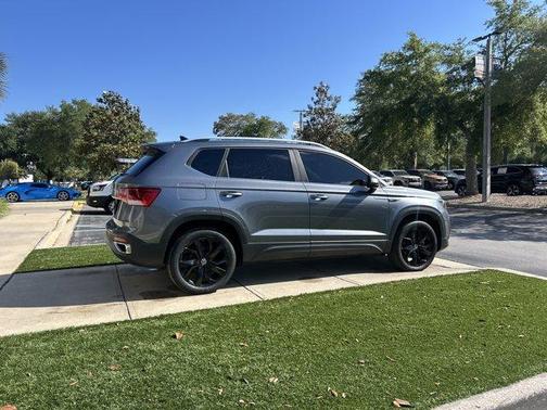 Platinum Gray Metallic 2022 Volkswagen Taos 1.5T SE
