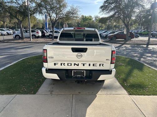 2024 Nissan Frontier SL
