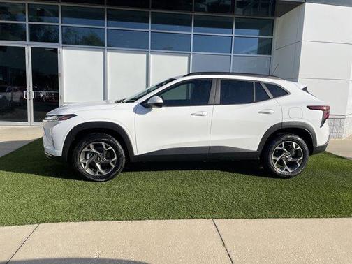 Summit White 2026 Chevrolet Trax LT