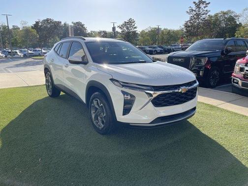 Summit White 2026 Chevrolet Trax LT