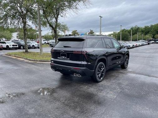 Mosaic Black Metallic 2026 Chevrolet Traverse LT
