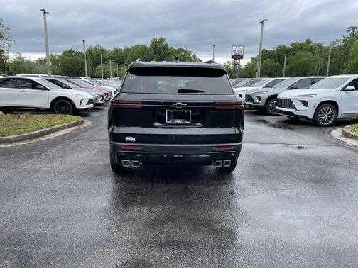 Mosaic Black Metallic 2026 Chevrolet Traverse LT