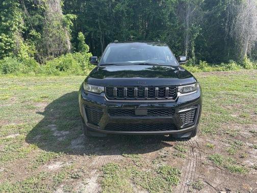 Diamond Black 2026 Jeep Grand Cherokee Laredo