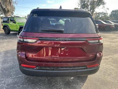 2025 Jeep Grand Cherokee Laredo