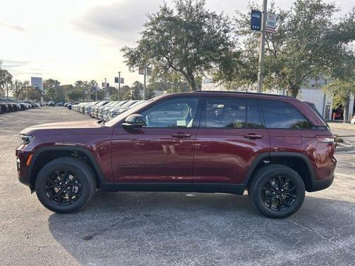 2025 Jeep Grand Cherokee Laredo