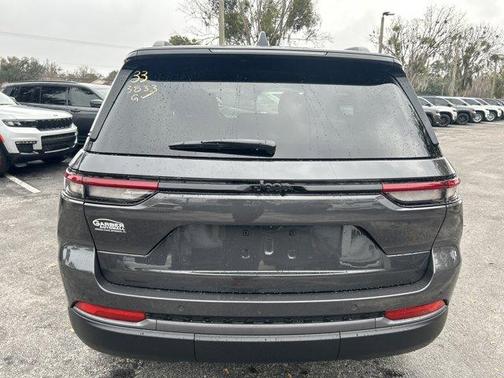 2026 Jeep Grand Cherokee Laredo