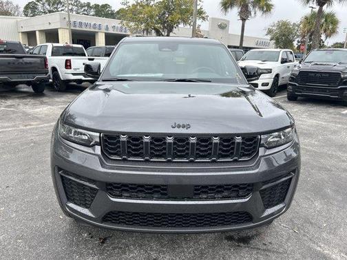 2026 Jeep Grand Cherokee Laredo