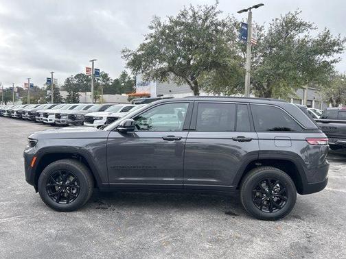2026 Jeep Grand Cherokee Laredo