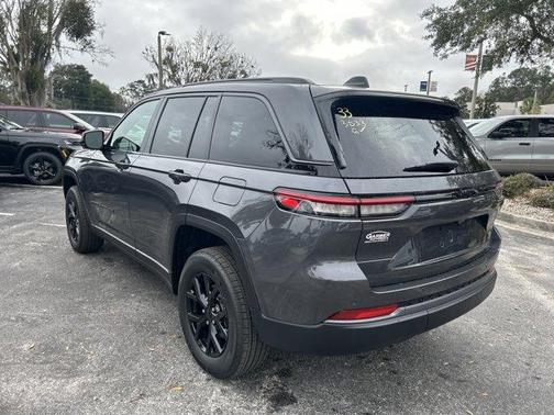 2026 Jeep Grand Cherokee Laredo