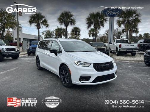 Bright White Clearcoat 2026 Chrysler Pacifica Select