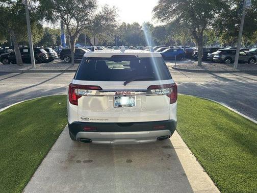 2022 GMC Acadia SLE