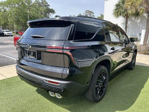 Mosaic Black Metallic 2026 Chevrolet Traverse LT