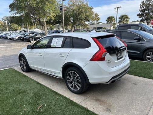 2017 Volvo V60 Cross Country T5
