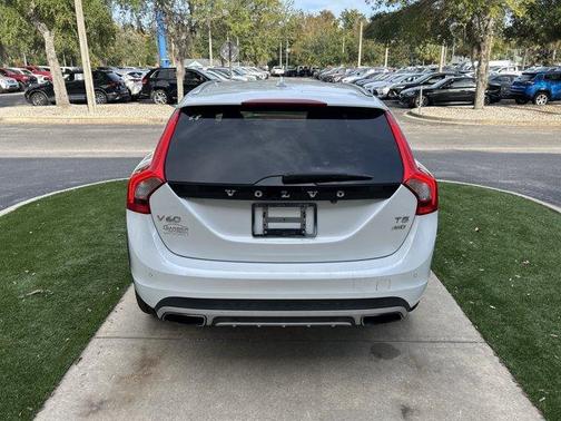 2017 Volvo V60 Cross Country T5
