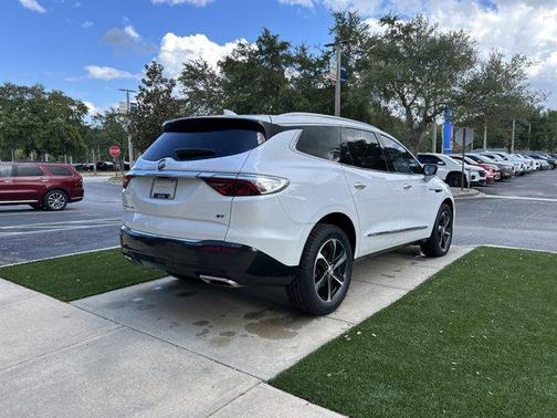 2022 Buick Enclave Essence