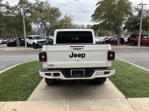 2022 Jeep Gladiator Overland