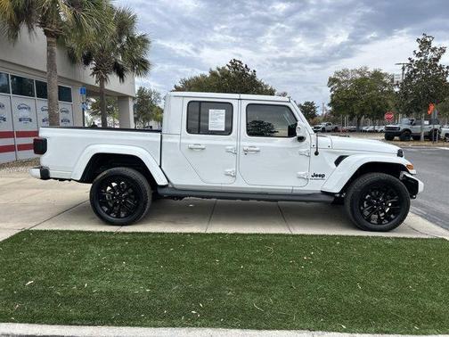 2022 Jeep Gladiator Overland
