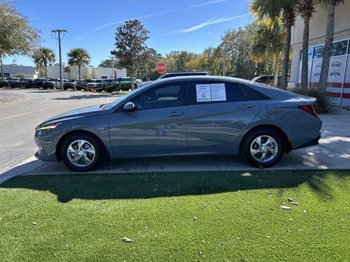 2023 Hyundai ELANTRA SE