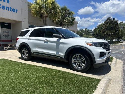 Oxford White 2021 Ford Explorer XLT